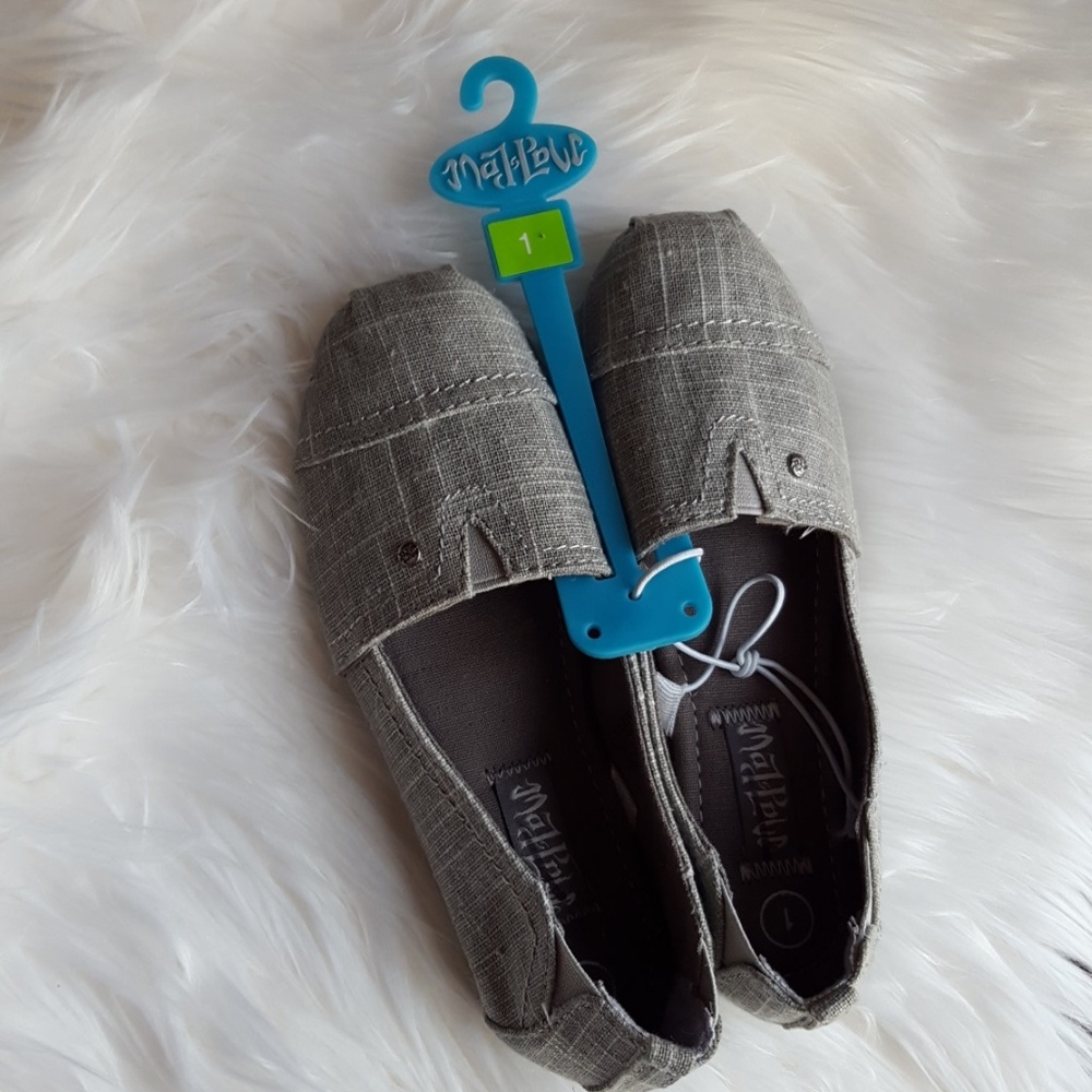 🆕️ Girls' Mad Love Canvas Shoes